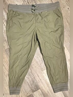 Torrid Plus Size 3x "Feel the Fit" Joggers Pants Stretch Elastic-Olive Green